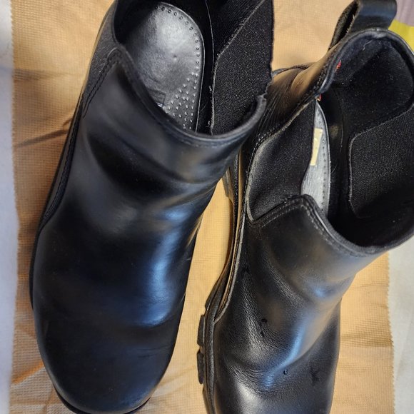 PRIOR OWNED BUT UNUSED COLE HANN CHELSEA MODEL IMPORTED  WATERPROOF BOOTS, SIZE main image 8